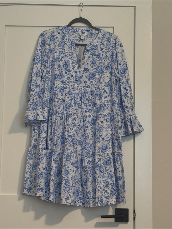 crown & ivy Dresses & Skirts - Crown and Ivy Blue and White Floral Tiered Dress- NWT